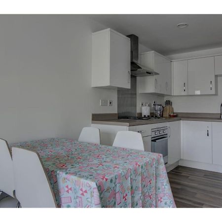 Large, Spacious And Modern Apt For 4 In Manchester Exterior photo