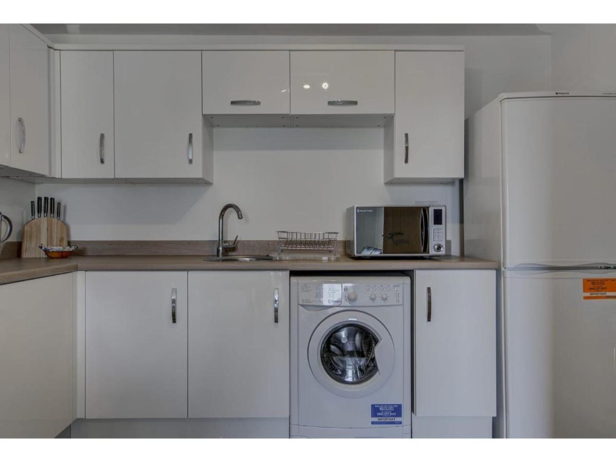 Large, Spacious And Modern Apt For 4 In Manchester Exterior photo