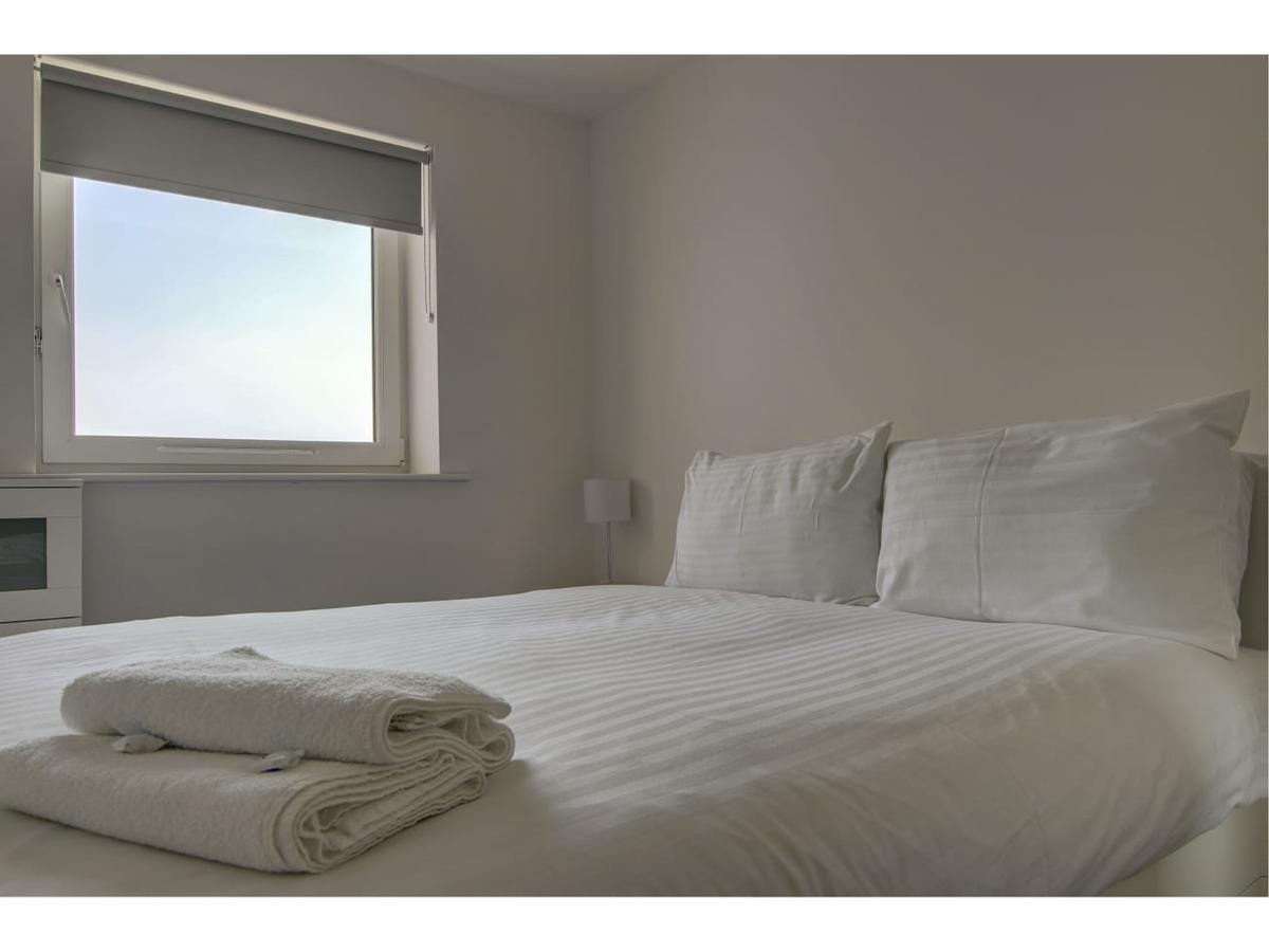 Large, Spacious And Modern Apt For 4 In Manchester Exterior photo