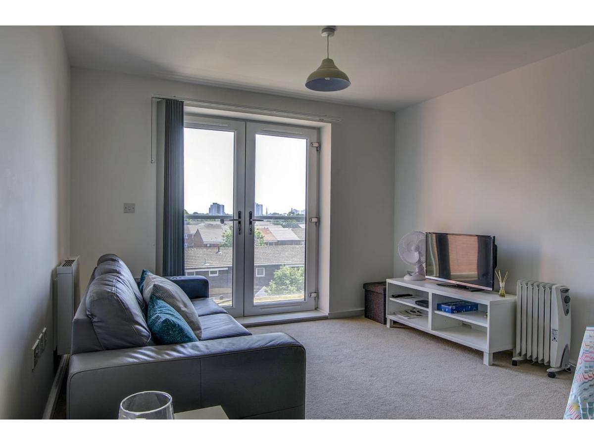 Large, Spacious And Modern Apt For 4 In Manchester Exterior photo